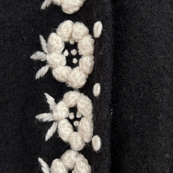 Vintage knee length sweater with hand sewn flowers late 80s early 90s Silk Club - Picture 2 of 3